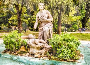 fountain Villa Borghese, Rome. Keeping cool in Rome