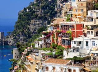 Stacked houses overlooking the bay in Positano