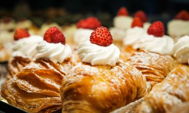 Napolitan desserts. Sfogliatella, Italian pasteries.