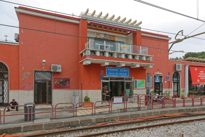 Pompei Station